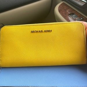 Michael kors wallet yellow